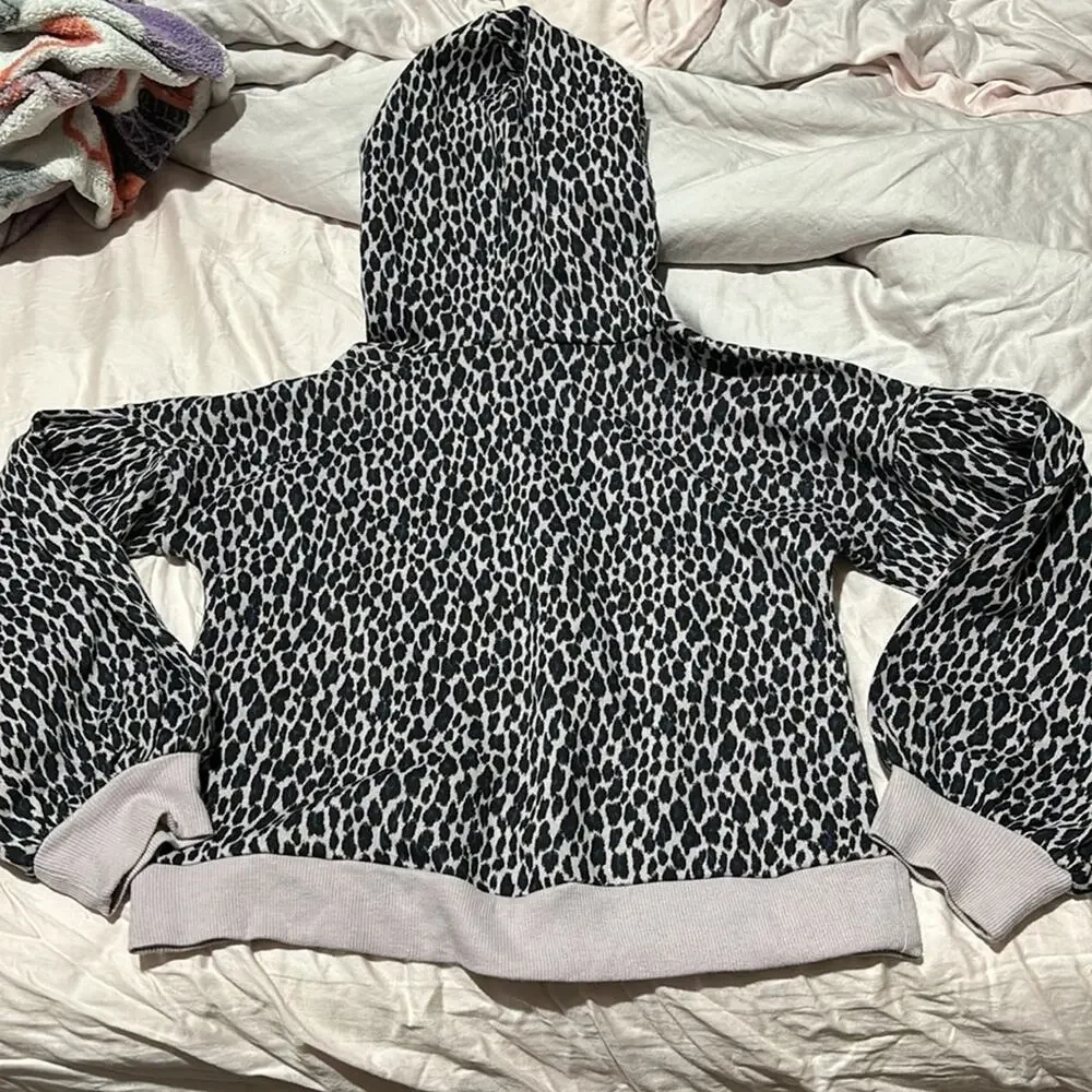 Nordstrom 10/12 lavander animal print sweatshirt hooded billow sleeve euc